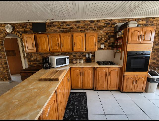 4 BEDROOM TOWNHOUSE FOR SALE IN VANDERBIJLPARK SE 1